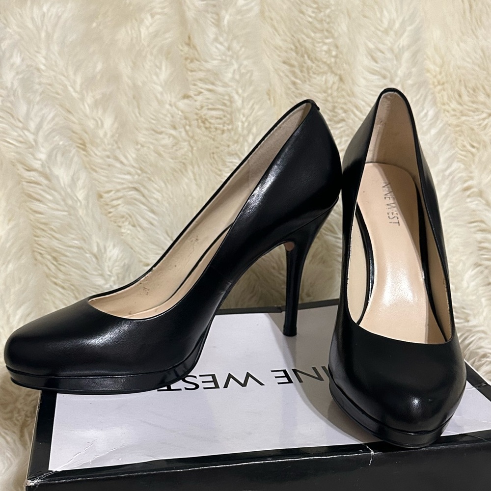 NWT Nine West Classic Black Leather Heels